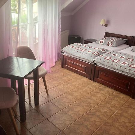 Pod Delfinem Rewal Appartement Buitenkant foto