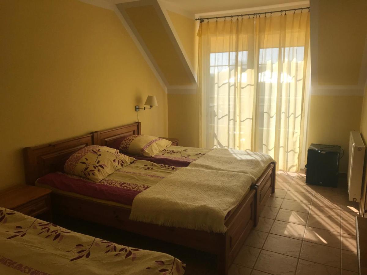 Pod Delfinem Rewal Appartement Buitenkant foto