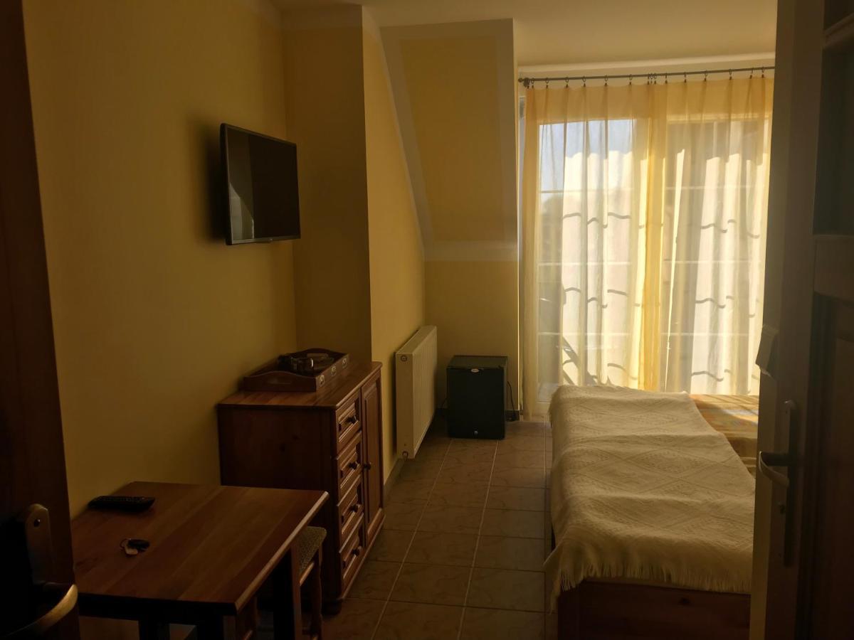 Pod Delfinem Rewal Appartement Buitenkant foto