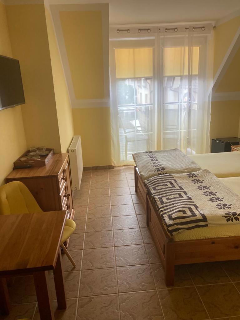 Pod Delfinem Rewal Appartement Buitenkant foto