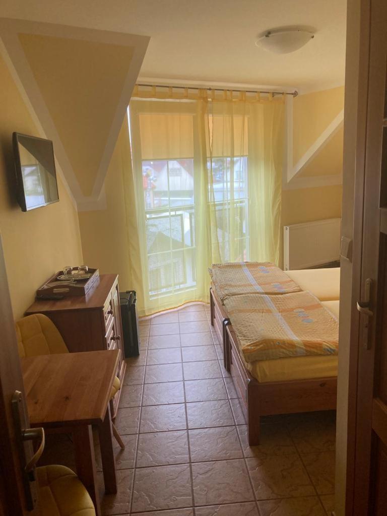 Pod Delfinem Rewal Appartement Buitenkant foto