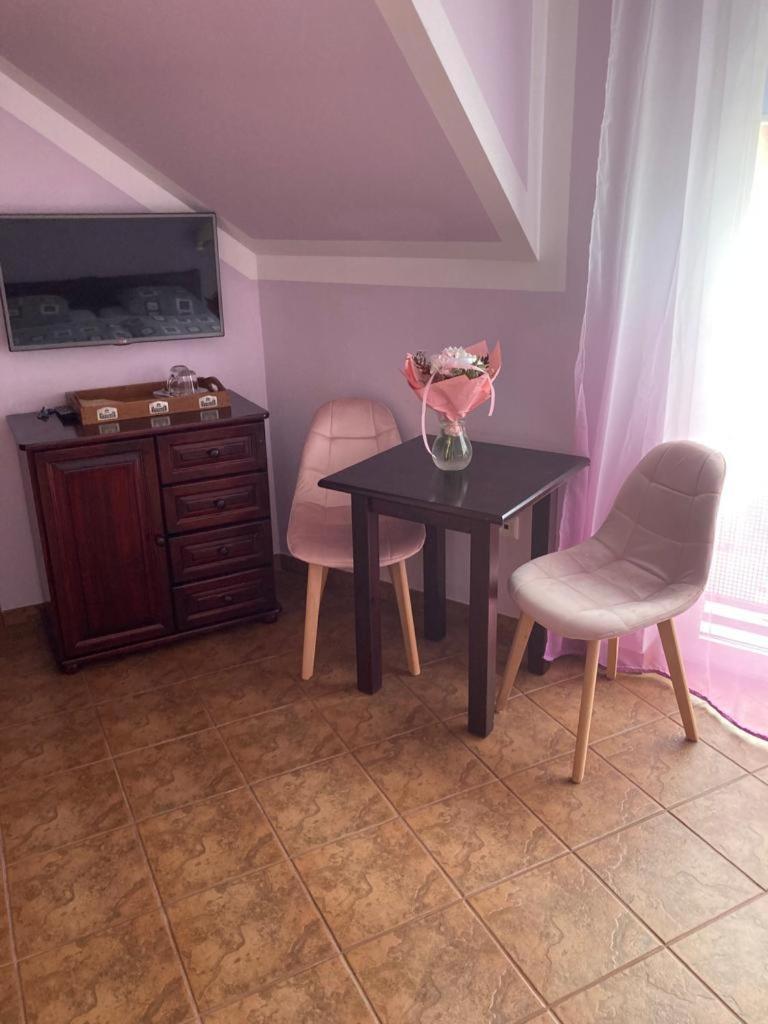 Pod Delfinem Rewal Appartement Buitenkant foto