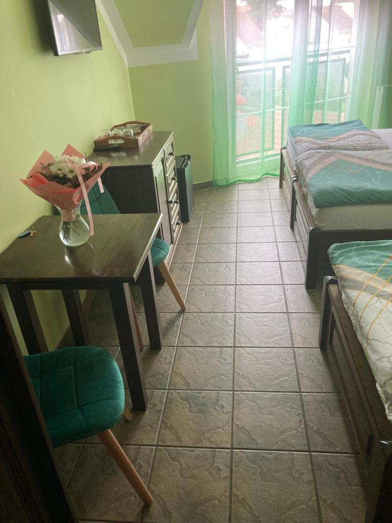 Pod Delfinem Rewal Appartement Buitenkant foto
