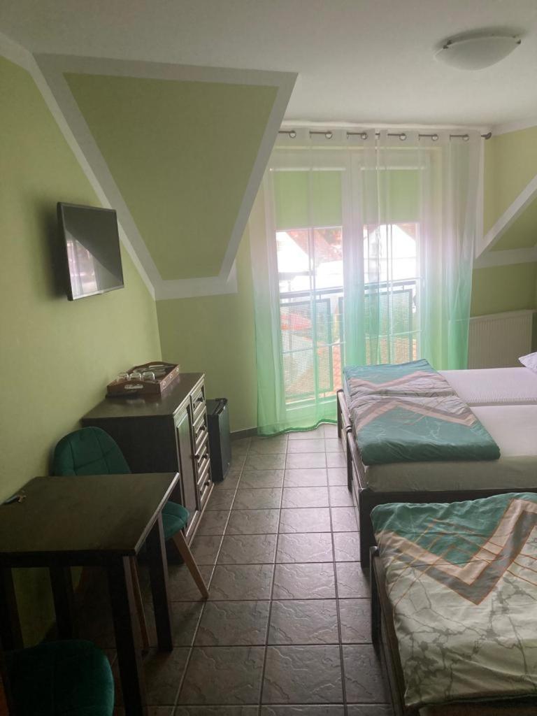 Pod Delfinem Rewal Appartement Buitenkant foto