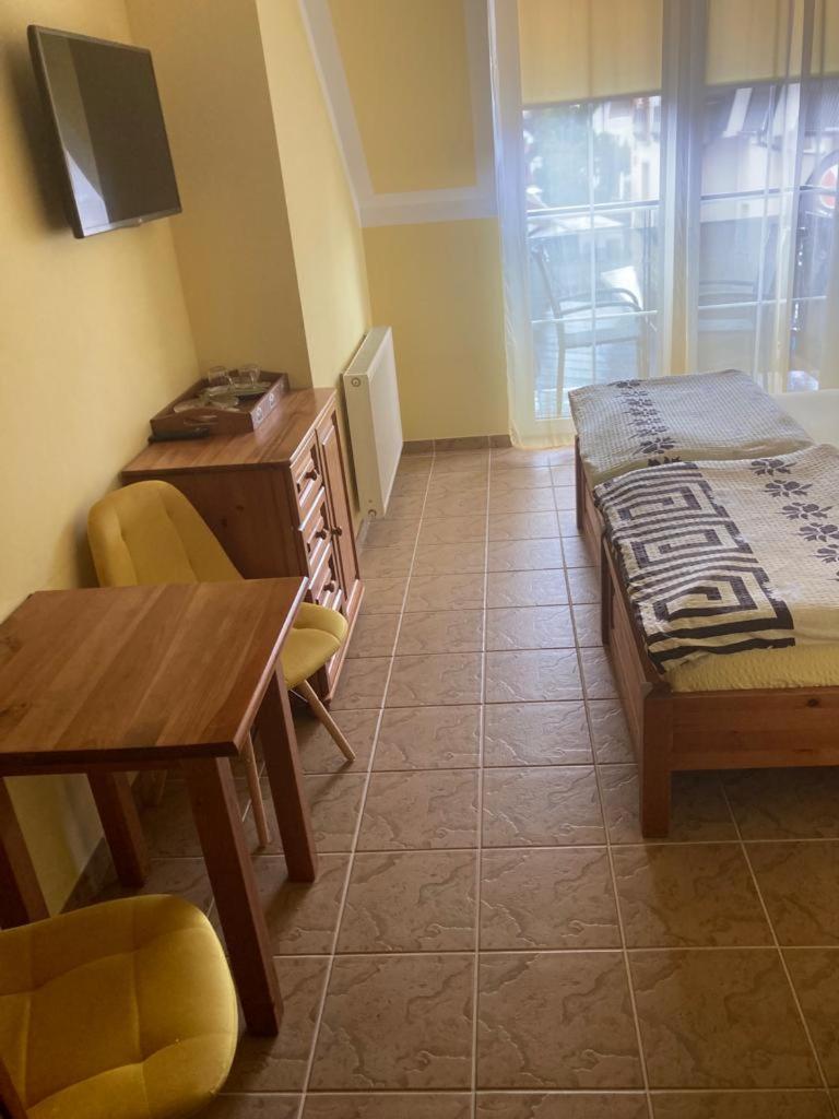 Pod Delfinem Rewal Appartement Buitenkant foto