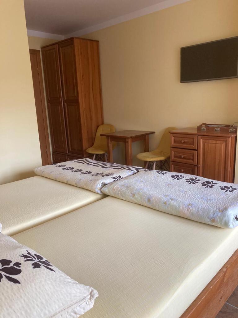 Pod Delfinem Rewal Appartement Buitenkant foto