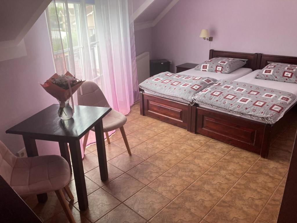Pod Delfinem Rewal Appartement Buitenkant foto
